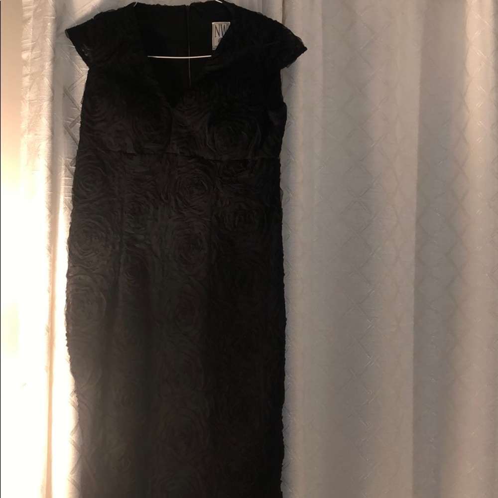 Size 8 gorgeous black dress NW Collections